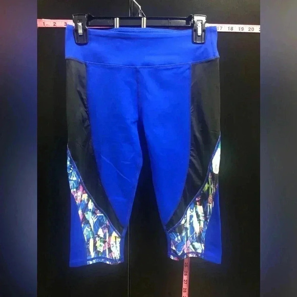 Fabletics Mid Rise Crop athletic,back zipper pocket,multi color leg detail - Picture 1 of 7